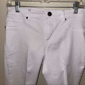 1822 Denim. Cropped white pants. Size 10
